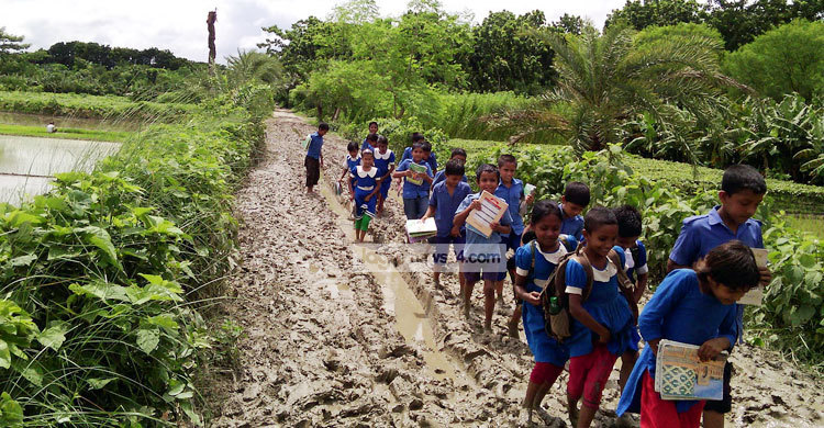 আছাড় খালি আর ইস্কুলি যাওয়া হয় না