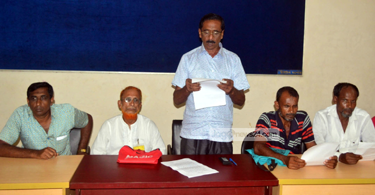 চোর ধরিয়ে দিয়ে বিপাকে গ্রামবাসী