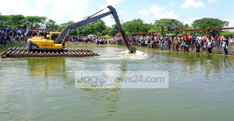 জলাবদ্ধতা নিরসনে ভবদহ অঞ্চলের পলি অপসারণ 