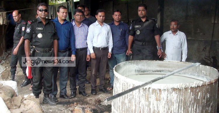 যশোরে অবৈধ সার কারখানা সিলগালা