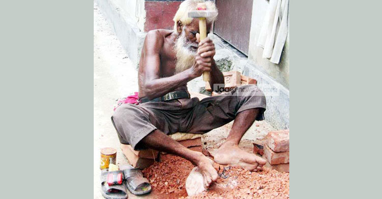 আর কত বয়স হলে বয়স্ক ভাতা পাবো?