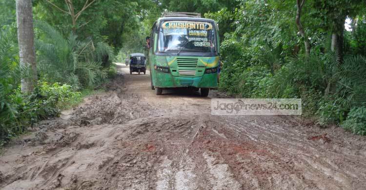 চলাচলের অযোগ্য মহেশপুরের সড়কগুলো