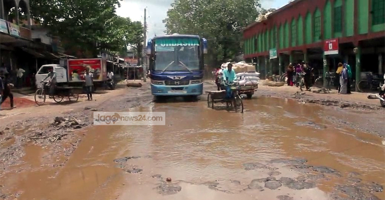 চলাচলের অযোগ্য ঝিনাইদহ-চুয়াডাঙ্গা মহাসড়ক
