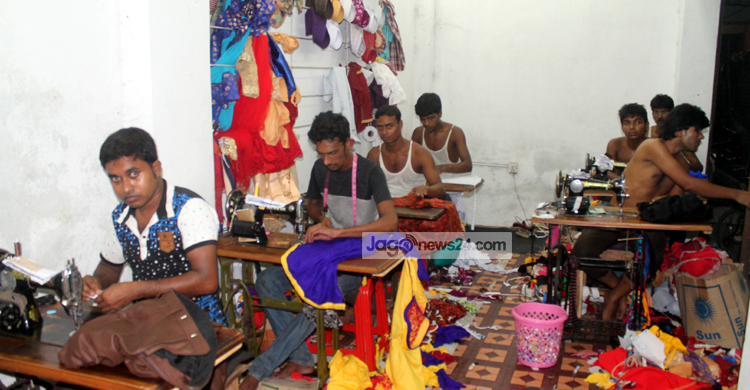 ঝিনাইদহে নির্ঘুম রাত কাটাচ্ছে দর্জিরা 