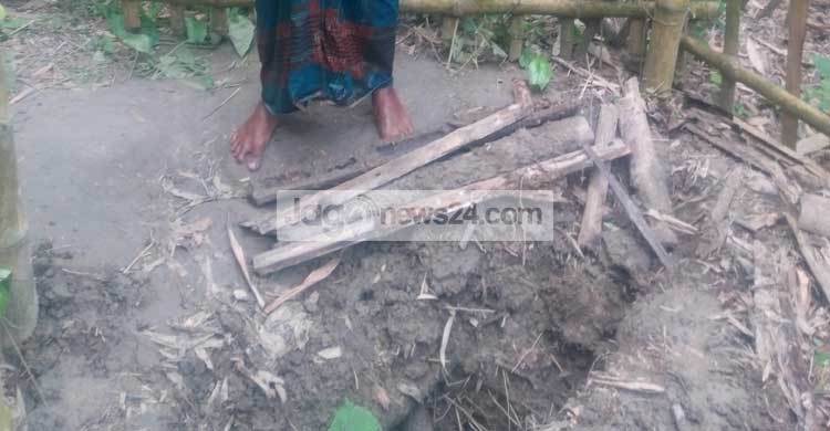 ঝিনাইদহে কবর থেকে কঙ্কাল চুরি : আতঙ্কে গ্রামবাসী