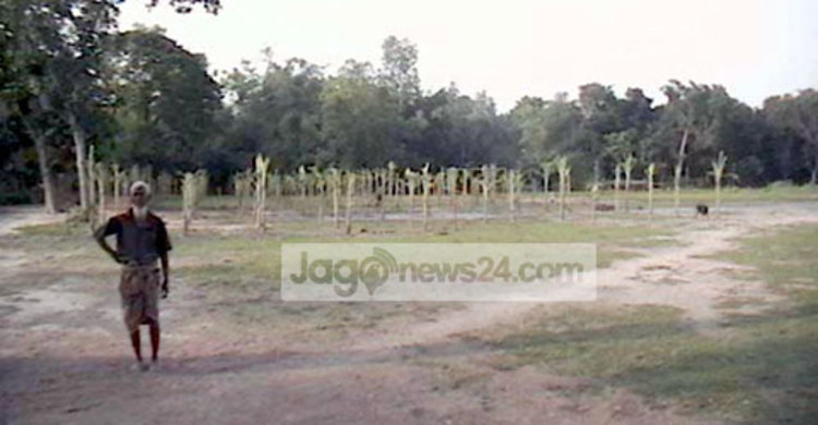 জয়পুরহাটে দুইশ বছরের খেলার মাঠ দখলের অভিযোগ