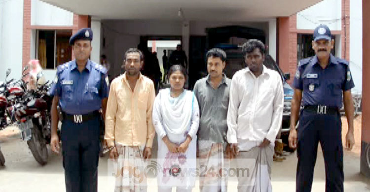 জয়পুরহাটে প্রতারক চক্রের ৪ সদস্য আটক