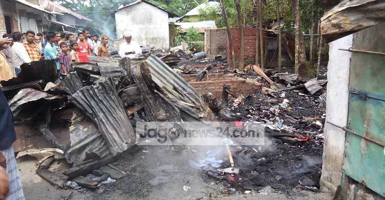 কাঠালিয়ায় অগ্নিকাণ্ডে ১০ দোকান ভস্মীভূত