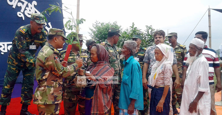 সেনাবাহিনীর উদ্যোগে গাছের চারা বিতরণ