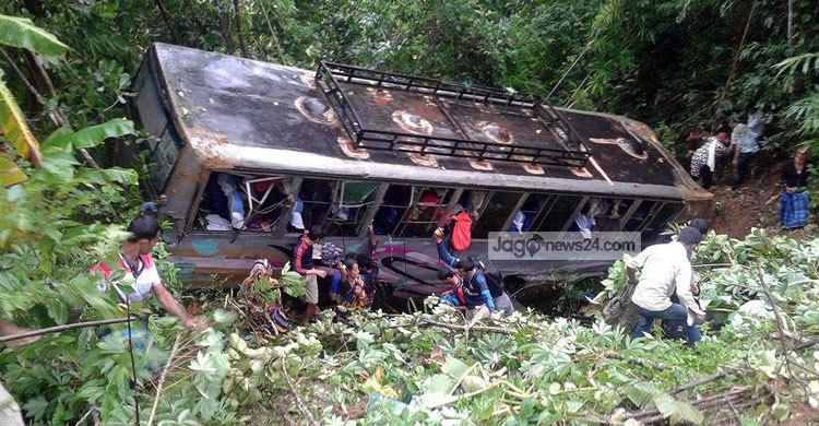 খাগড়াছড়িতে সড়ক দুর্ঘটনায় আহত ১৩ 