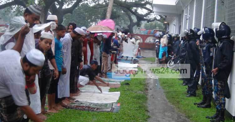 শোলাকিয়ায় নজিরবিহীন নিরাপত্তায় ঈদ জামাত অনুষ্ঠিত