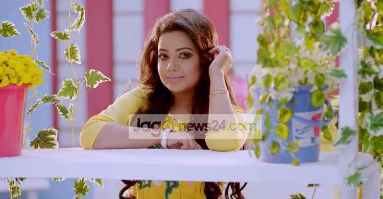 পঞ্চাশ লাখ ছাড়িয়েছে কনার রেশমি চুড়ি! (ভিডিও)