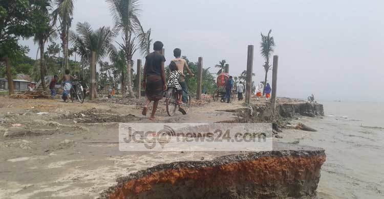 মেঘনার ভাঙনে লক্ষ্মীপুরে সড়ক যোগাযোগ বিচ্ছিন্ন