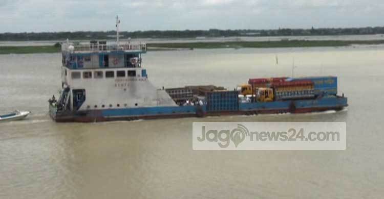 পদ্মায় ৬টি ফেরি বন্ধ, দুই পারে তীব্র যানজট