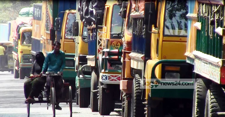 কাওড়াকান্দি ঘাটে যানবাহনের দীর্ঘ লাইন