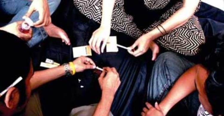 সিদ্ধিরগঞ্জে মাদকাসক্তদের নিয়ে বিপাকে পরিবার