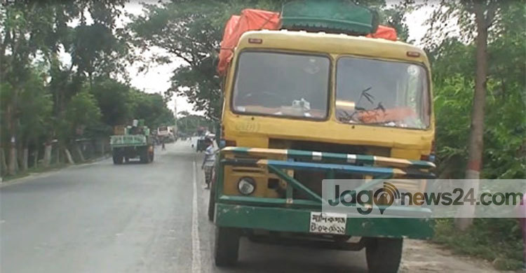 মানিকগঞ্জে নিজের গাড়িতে ট্রাক মালিক খুন