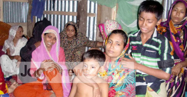 লিবিয়ায় সিলিন্ডার বিস্ফোরণে নিহতদের বাড়িতে চলছে শোকের মাতম