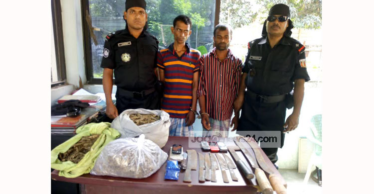 না.গঞ্জে দেশীয় অস্ত্রসহ আটক ২ 