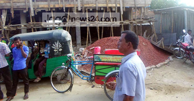 বদলগাছীতে সরকারি খাস জমিতে ভবন নির্মাণ