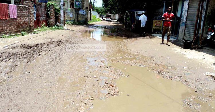 নওগাঁ পৌরসভার আট রাস্তার বেহাল দশা