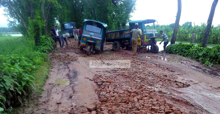 কালিয়া-গোপালগঞ্জ সড়কে যান চলাচল বন্ধের উপক্রম