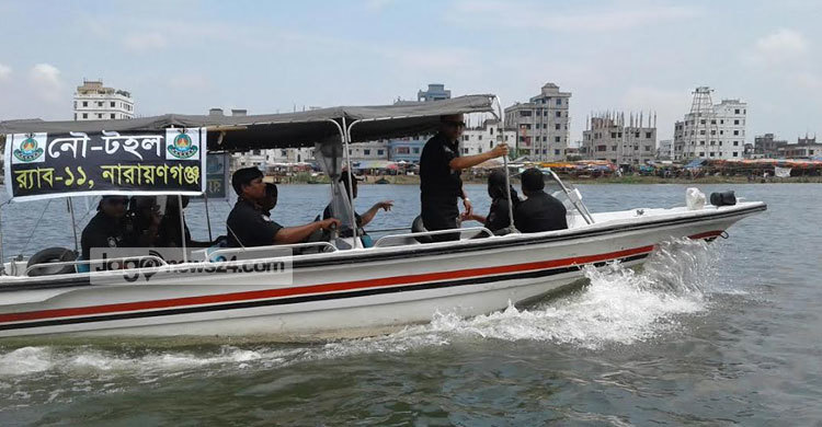 গরু ব্যবসায়ীদের নিরাপত্তায় শীতলক্ষ্যায় র‌্যাবের টহল