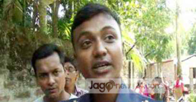 নাটোরে ছাত্রলীগ সভাপতির হাতে পুলিশ কর্মকর্তা লাঞ্ছিত