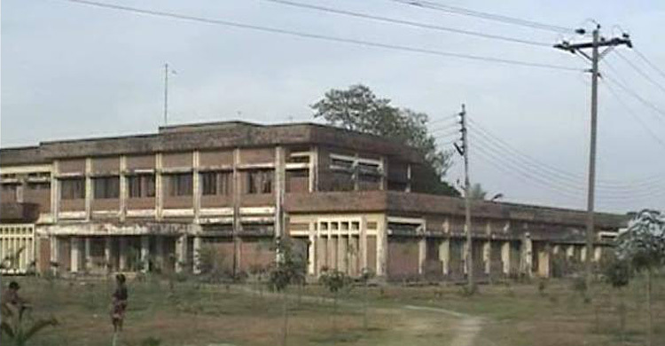 ৭ জন দিয়ে চলছে খালিয়াজুরী স্বাস্থ্য কমপ্লেক্স