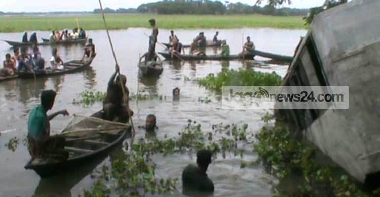 নেত্রকোনায় বাস খাদে পড়ে নিহত ১
