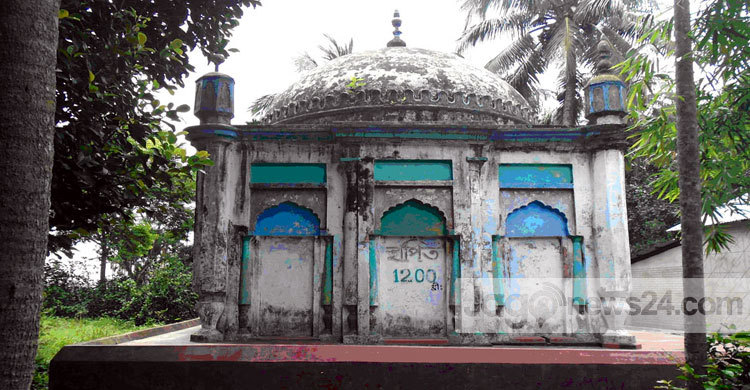 বিলীনের পথে ৮শ বছরের গাইনের মসজিদ