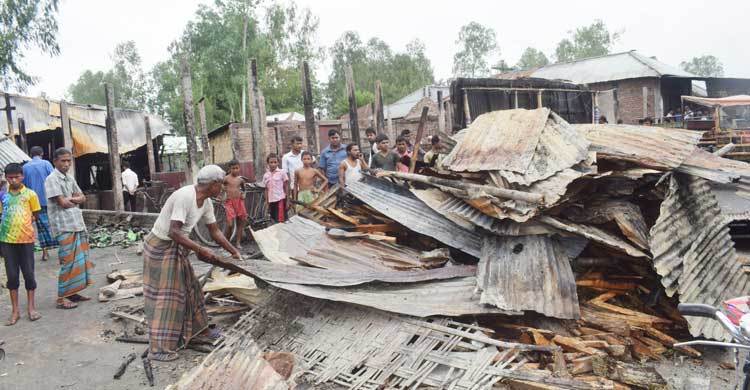 ডিমলায় অগ্নিকাণ্ডে ৭ ব্যবসা প্রতিষ্ঠান ভস্মীভূত