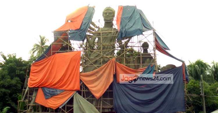 দেশের সর্ববৃহৎ প্রতিমা নোয়াখালীতে