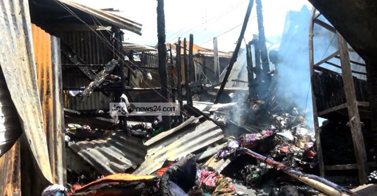 নোয়াখালীতে ১৪টি দোকান পুড়ে ছাই