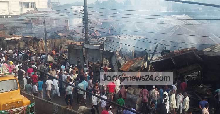 নোয়াখালীতে অগ্নিকাণ্ডে ৩০ দোকান পুড়ে ছাই