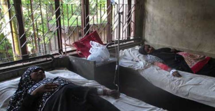 উত্যক্তের প্রতিবাদ করায় মা-মেয়ের উপর হামলা