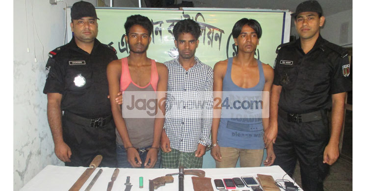 সোনাইমুড়ীতে অস্ত্রসহ ৩ সন্ত্রাসী গ্রেফতার