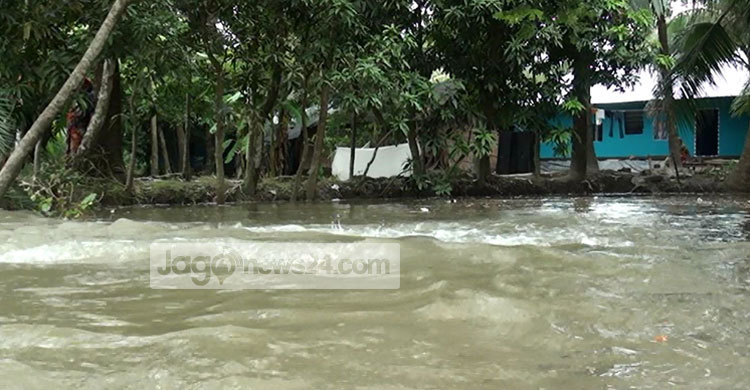 নোয়াখালীতে জোয়ারের পানিতে শত শত গ্রাম প্লাবিত