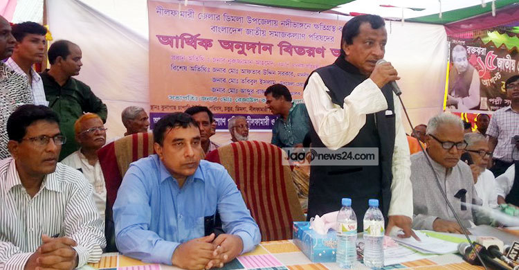 বন্যার্তদের মাঝে সমাজকল্যাণ প্রতিমন্ত্রীর ত্রাণ বিতরণ