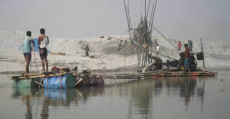 তিস্তায় পাথর উত্তোলন : ৭টি নৌকা ও ইঞ্জিন ধ্বংস