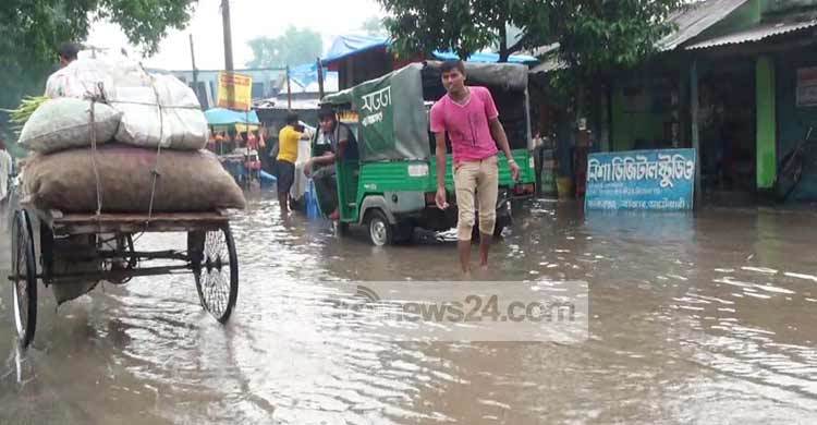 পঞ্চগড়ে টানা বর্ষণে ৫ উপজেলার  মানুষ পানিবন্দী