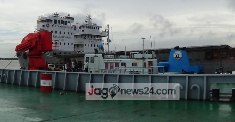 সাগর উত্তাল থাকায় পায়রা বন্দরে পণ্য খালাস স্থগিত