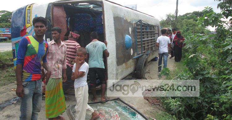 মুন্সিগঞ্জে বাস উল্টে নিহত ১ 