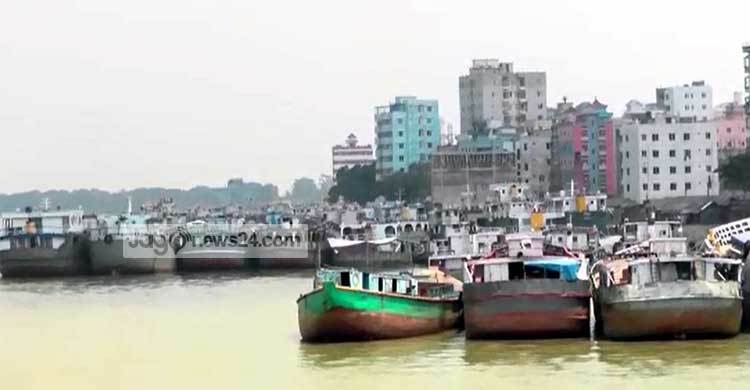 ধর্মঘট প্রত্যাহারে আশুগঞ্জ বন্দরে সচল নৌযান চলাচল