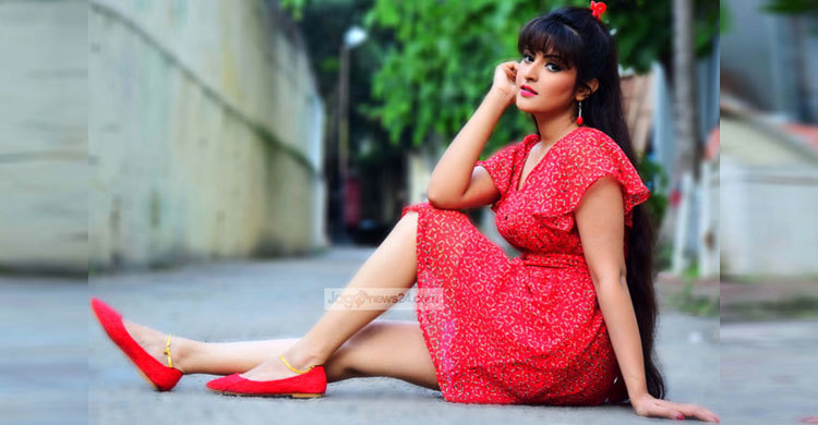 পরীমনির রঙিন সময় (দেখুন ছবিতে)