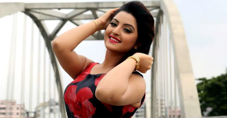 সেন্সরে যাচ্ছে পরীমনির রক্ত