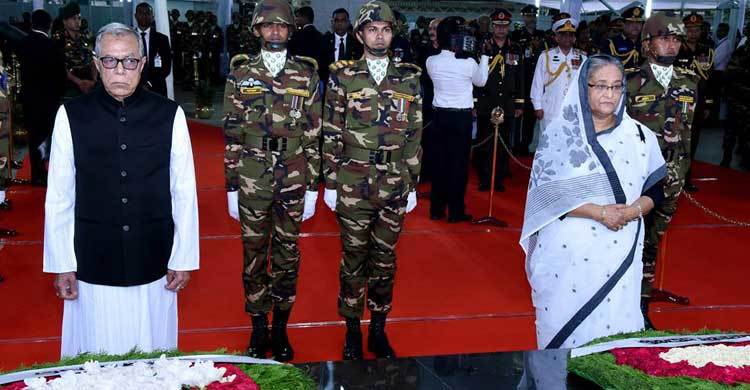 বঙ্গবন্ধুর প্রতিকৃতিতে রাষ্ট্রপতি-প্রধানমন্ত্রীর শ্রদ্ধা