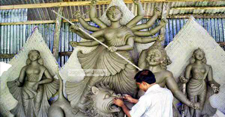 প্রতিমা গড়তে ব্যস্ত কক্সবাজারের মৃৎশিল্পীরা