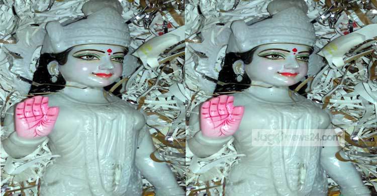 বেনাপোল চেকপোস্টে রাধাকৃষ্ণের মূর্তি উদ্ধার