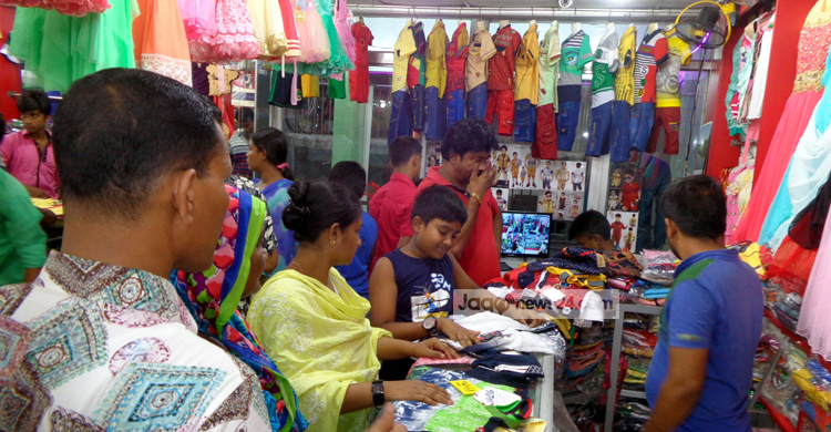 রাজবাড়ীতে জমে উঠেছে ঈদ বাজার